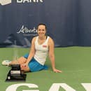 Sabine s víťaznou trofejou na turnaji v Calgary.