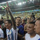 Argentínsky futbalista Ángel Di María oslavuje triumf na Maracane. 