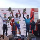 Peter Sagan zobral Marlona na pódium, kde boli aj Mark Cavendish a Tadej Pogačar.