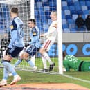 Na snímke uprostred David Strelec (Slovan) strieľa druhý gól.