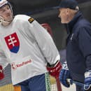Na snímke sprava tréner slovenskej hokejovej reprezentácie Craig Ramsay a slovenský hokejový reprezentant Oliver Okuliar.