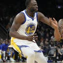 Draymond Green (vľavo) pridal čiarku na zoznam svojich prehreškov.