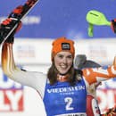 Slovenská lyžiarka Petra Vlhová oslavuje v cieli po jej víťazstve 2. kola slalomu Svetového pohára.