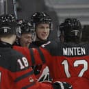 Na snímke kanadskí hokejisti sa tešia z gólu v zápase A-skupiny majstrovstiev sveta hokejistov do 20 rokov Kanada - Nemecko vo švédskom Göteborgu