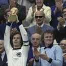 MS 1974: Kapitán Nemecka Franz Beckenbauer s pohárom pre majstrov sveta!