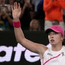 Poľská tenistka Iga Swiateková postúpila do 3. kola dvojhry Australian Open po ťažkom boji.