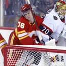 Martin Pospíšil (Calgary) a Joonas Korpisalo (Ottawa)