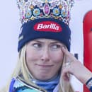 Na snímke americká lyžiarka Mikaela Shiffrinová na pódiu po víťazstve v slalome.