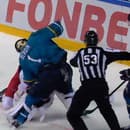 V ruskej KHL sa brankár hlava-nehlava pustil do útočníka. 
