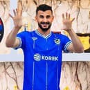 Iracký futbalista Aymen Hussein sa zapíše do dejín športu. Za to, čo vyviedol, nebol ešte nikto predtým vylúčený.