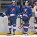Sprava tréner slovenskej hokejovej reprezentácie Craig Ramsay a jeho zverenci Oliver Okuliar, Matej Kašlík a Andrej Kudrna počas tréningu na reprezentačnom zraze v Bratislave.