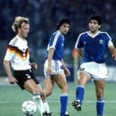 Andreas Brehme (vľavo) počas finále MS 1990 proti Argentíne.