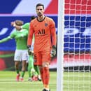 Futbalový brankár Paris St. Germain Sergio Rico sa po mesiaci v kóme vracia.