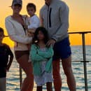 Cristiano Ronaldo s rodinou počas dovolenky.