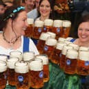 Anglickí fanúšikovia a nemecké pivo? To môže byť šialená kombinácia...