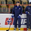 zľava tréner slovenskej hokejovej reprezentácie Craig Ramsey a jeho asistent Ján Pardavý na prvom tréningu.