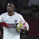 Na snímke útočník PSG Ousmane Dembele oslavujue svoj gól.