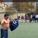 Slovenský Maradona premenil pokutový kop a potom sa vyzliekol...