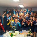 Bujaré oslavy v šatni! Obrovská radosť hráčov Látok: Malá dedinka vyhrala Prezidentský pohár