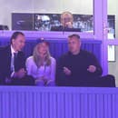 Andrej Danko s priateľkou sledovali zápas proti Kazachstanu v spoločnosti Miroslava Šatana