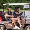 Útočník Marko Daňo a obranca Martin Fehérváry si užili vo štvrtok počas voľna na MS golf.