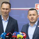 Prezident Slovenského zväzu ľadového hokeja (SZĽH) Miroslav Šatan a generálny sekretár SZĽH Miroslav Lažo