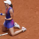 Poľská tenistka Iga Swiateková sa teší po zisku titulu na grandslamovom Roland Garros.