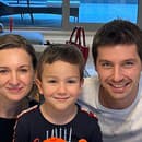 Hokejista Tomáš Záborský s manželkou a synom. Od nového ročníka bude pôsobiť v Trenčíne.