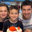 Hokejista Tomáš Záborský s manželkou a synom. Od nového ročníka bude pôsobiť v Trenčíne.