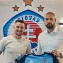 Slovenský futbalista Róbert Mak podpísal v pondelok dvojročnú zmluvu so Slovanom Bratislava.