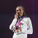 Na snímke slovenská reprezentantka Gabriela Gajanová oslavuje na pódiu striebro vo finále žien na 800 metrov na majstrovstvách Európy v atletike v Ríme .