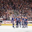 Hokejisti Edmontonu Oilers zostali v hre o zisk Stanleyho pohára.
