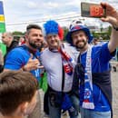 Slovenskí priaznivci vo fanzóne pred futbalovým zápasom Slovensko - Belgicko.