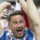 Slovenský futbalový fanúšik sa teší z úvodného gólu, ktorý strelil Ivan Schranz v zápase E-skupiny Belgicko - Slovensko na ME vo futbale vo Frankfurte