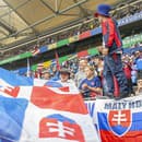 Na snímke slovenskí fanúšikovia povzbudzujú pred osemfinálovým duelom Anglicko - Slovensko na ME vo futbale v nemeckom meste Gelsenkirchen