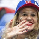 Na snímke slovenská fanúšička povzbudzuje pred osemfinálovým duelom Anglicko - Slovensko na ME vo futbale v nemeckom meste Gelsenkirchen