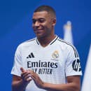 Hviezdny Kylian Mbappé pri oficiálnom predstavení v drese Realu Madrid.