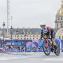 Slovenská cyklistka Nora Jenčušová na trati individuálnej časovky žien počas XXXIII. letných olympijských hier v Paríži.