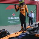 Na snímke britský pilot formuly 1 Lando Norris z tímu McLaren sa teší z triumfu na Veľkej cene Holandska.