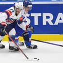 Johnny Gaudreau (USA) a Martin Pospíšil (SR) v súboji počas MS 2024 v Česku.