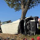 Autobus plný mladých a talentovaných futbalistov neďaleko obce Lechów náhle zišiel z cesty a v plnej rýchlosti narazil do stromu. 