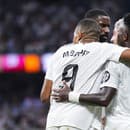 Kylian Mbappe a Vinicius Junior sa radujú po góle.