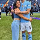 John Stones a priateľka Olivia.