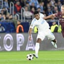 Na snímke vpravo Erling Braut Haaland (Manchester) a vľavo Cesar Blackman (Slovan)