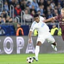 Na snímke vpravo Erling Braut Haaland (Manchester) a vľavo Cesar Blackman (Slovan)