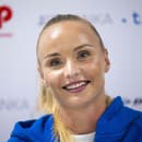 Slovenská tenistka Rebecca Šramková sa usmieva na tlačovej konferencii v Bratislave po zisku svojho premiérového titulu na okruhu WTA v thajskom Hua Hin.