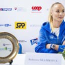 Slovenská tenistka Rebecca Šramková sa usmieva na tlačovej konferencii v Bratislave po zisku svojho premiérového titulu na okruhu WTA v thajskom Hua Hin.