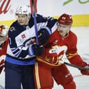 V dueli medzi Calgary Flames a Winnipegom Jets to poriadne vrelo.