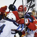 V dueli medzi Calgary Flames a Winnipegom Jets to poriadne vrelo.