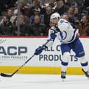 Erik Černák v drese Tampa Bay Lightning. 